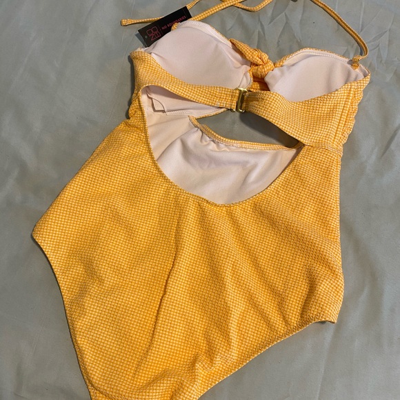 Swimsuit - Picture 2 of 3